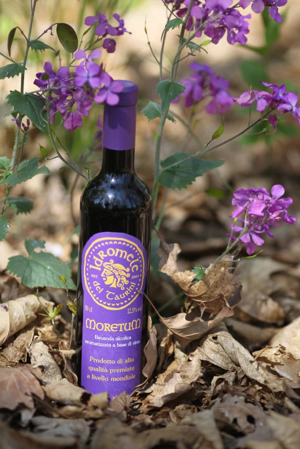 Bottiglia di Moretum, vino al miele e mora di Idromele dei Taurini